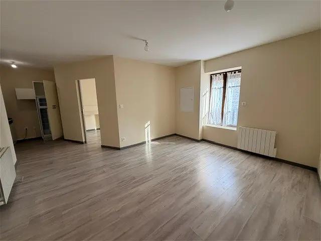 Location Appartement Rue de la République, Neulise