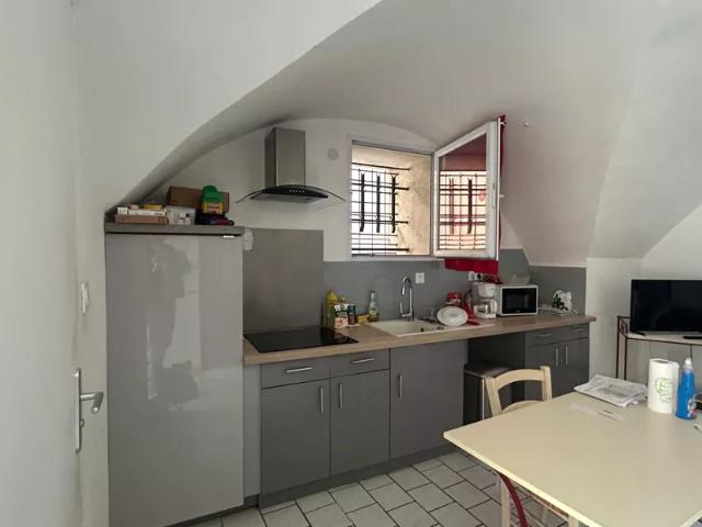 Location Appartement Rue de la Table Ronde, Nîmes