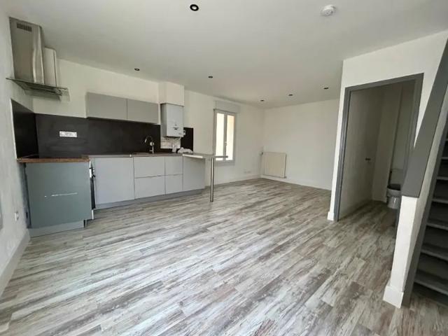 Location Appartement Rue de la Table Ronde, Nîmes