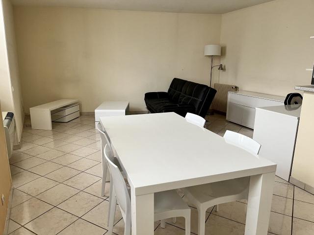Location Appartement Rue de l'Arc Dugras, Nîmes