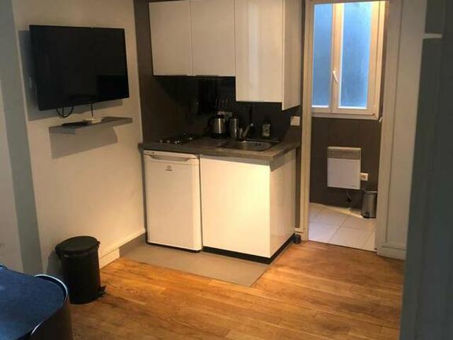 Location Appartement Rue de Lévis, Paris