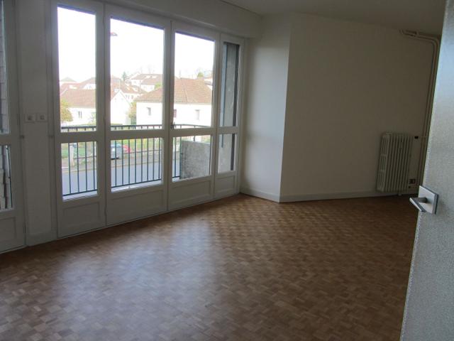 Location Appartement Rue de l'Église, Ussel