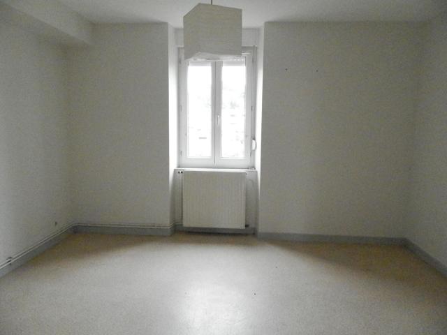Location Appartement Rue de l'Église, Ussel