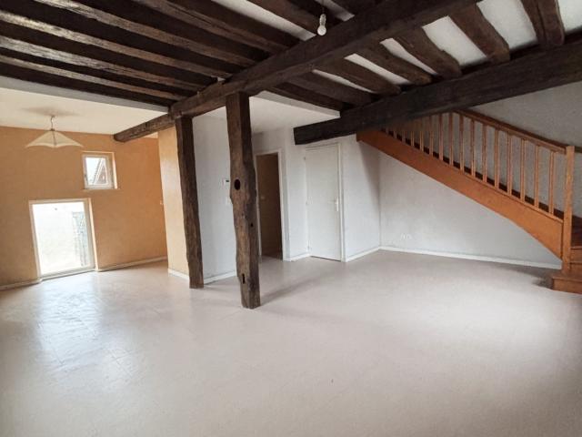 Location Appartement Rue de l'Église, Saint Outrille