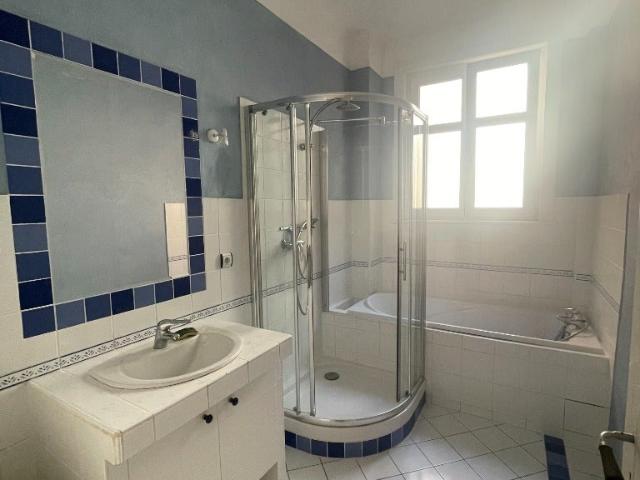 Location Appartement Rue de l'Hôpital Militaire, Lille