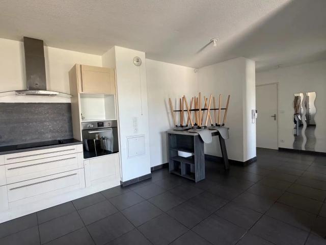 Location Appartement Rue de l'Industrie, Vénissieux