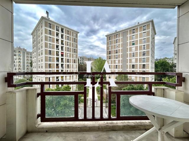 Location Appartement Rue de Meaux, Paris