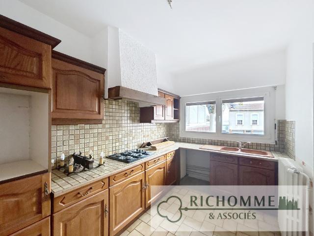 Location Appartement Rue de Neufchâtel, Reims