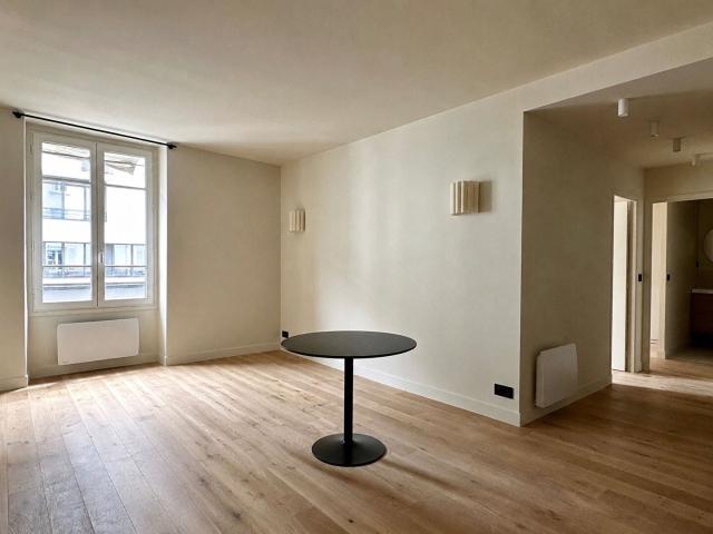 Location Appartement Rue de Sèvres, Paris