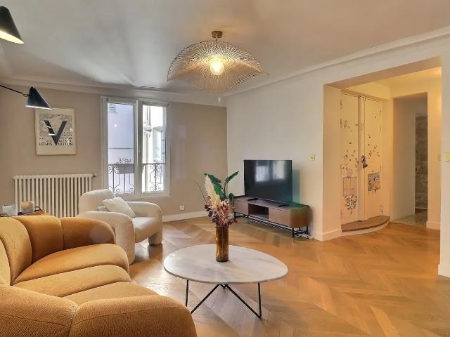Location Appartement Rue de Surène, Paris