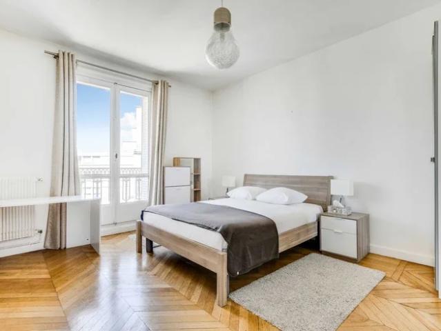 Location Appartement Rue de Ponthieu, Paris