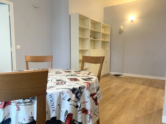 Location Appartement Rue de Reuilly, Paris