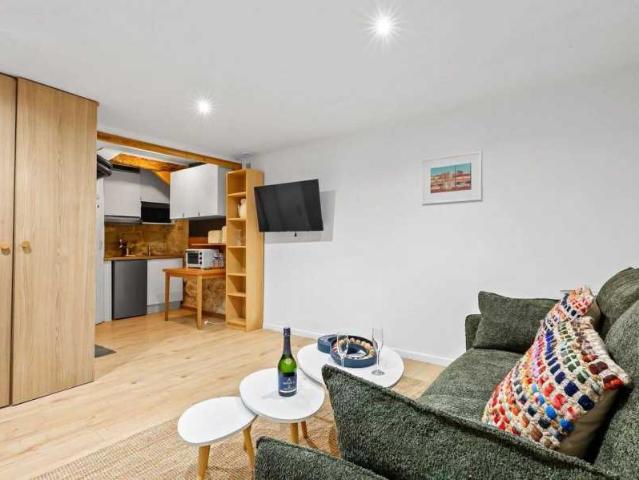 Location Appartement Rue de Tocqueville, Paris