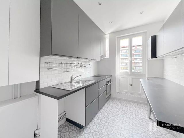 Location Appartement Rue de Tocqueville, Paris
