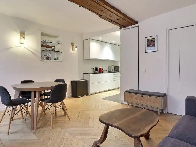 Location Appartement Rue de Turenne, Paris