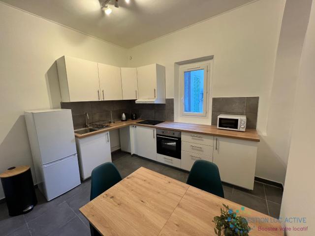 Location Appartement Rue de Village, Marseille