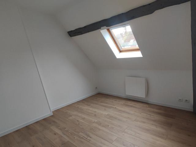 Location Appartement Place de la Gare, Crèvecœur le Grand