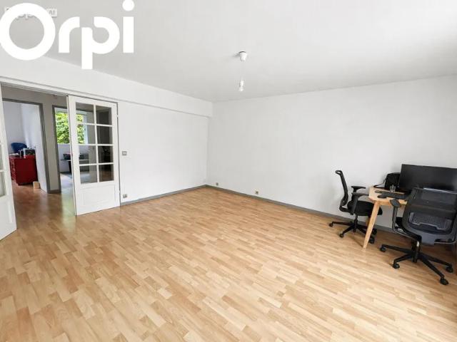 Location Appartement Rue des Monts d'Arrée, Montigny le Bretonneux