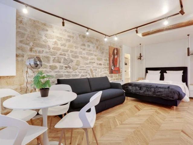 Location Appartement Rue des Abbesses, Paris
