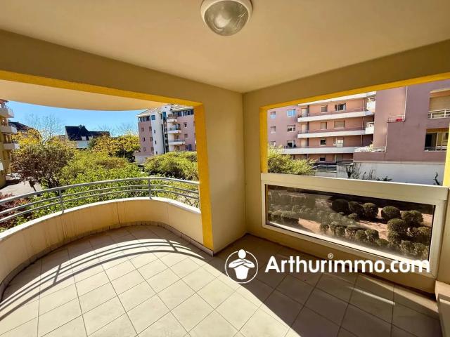 Location Appartement Rue des Alisiers, Argiésans