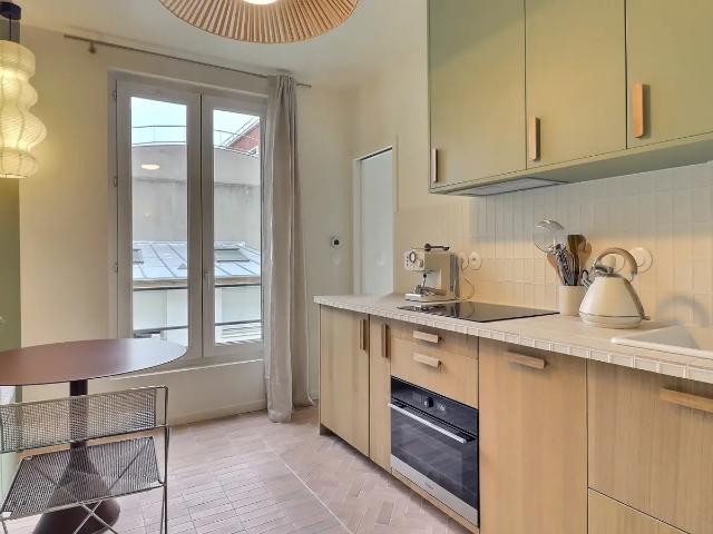 Location Appartement Rue des Amiraux, Paris
