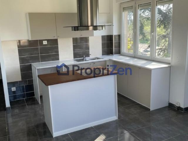 Location Appartement Rue des Barbières, Ternay