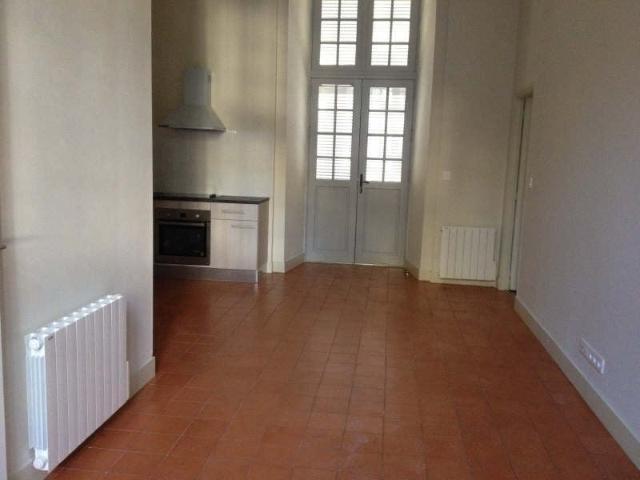 Location Appartement Rue des Chassaintes, Nîmes