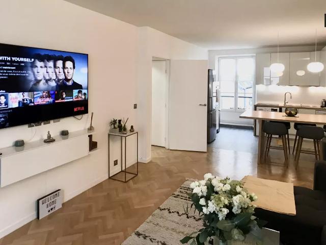 Location Appartement Rue Lebouteux, Paris