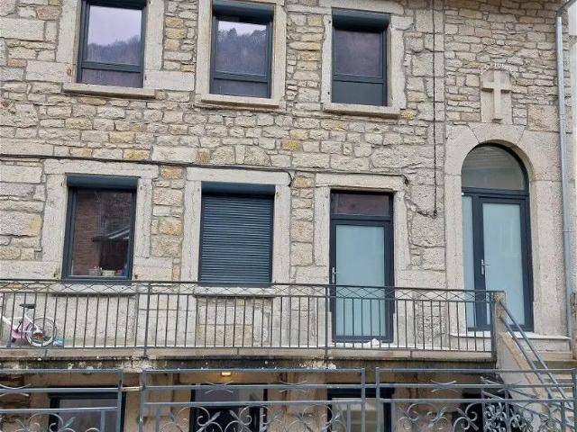 Location Appartement Rue des Écoles, Villebois