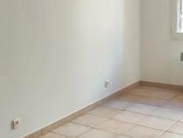 Location Appartement Rue des Écoles, Aramon