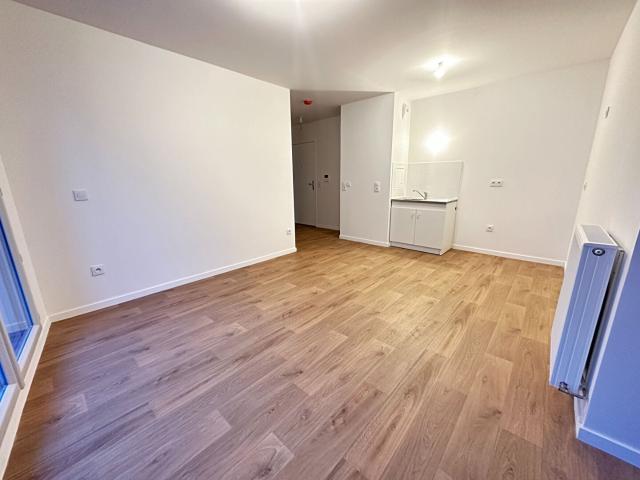 Location Appartement Rue des Écoles, Combs la Ville