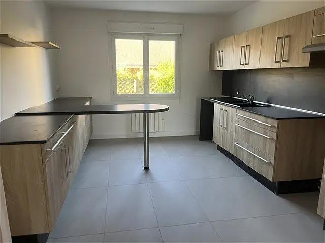 Location Appartement Rue des Écoles, Granville