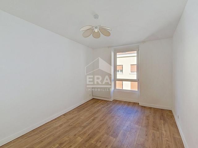 Location Appartement Rue des Écoles, Saint Charles