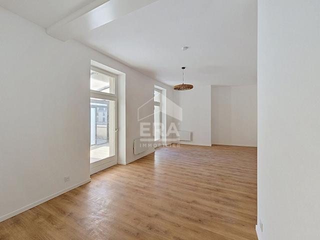 Location Appartement Rue des Écoles, Saint Charles