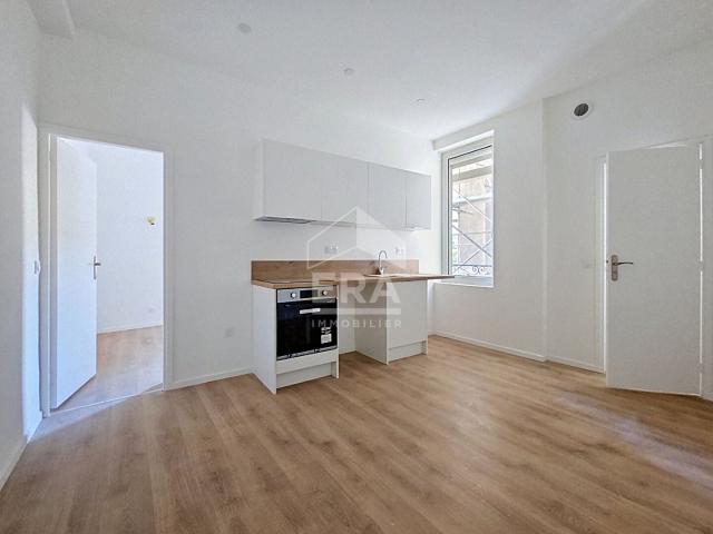 Location Appartement Rue des Écoles, Saint Charles