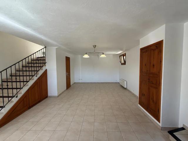 Location Appartement Rue des Jaïnes, Bézaudun les Alpes