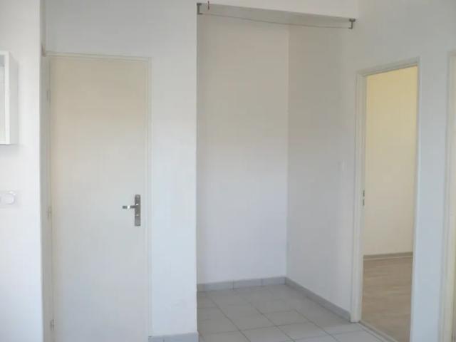 Location Appartement Rue des Jardins, Couternon