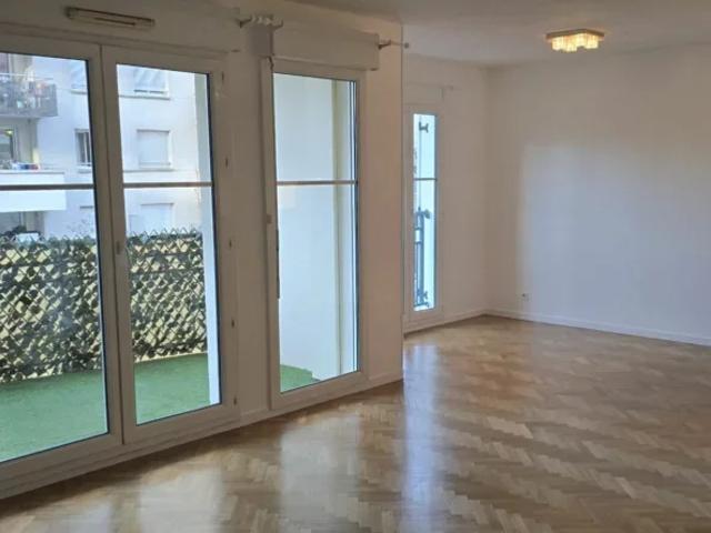 Location Appartement Rue des Lilas d'Espagne, Courbevoie