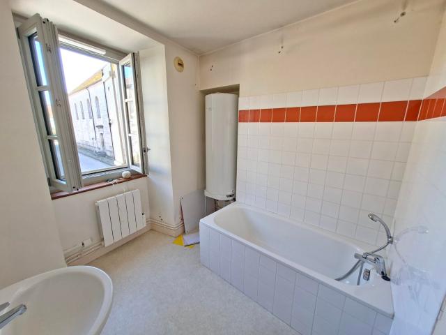 Location Appartement Rue des Ponts, Vanvey
