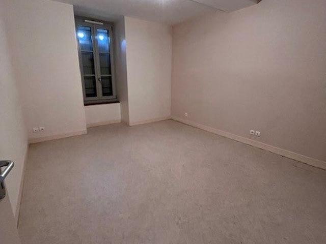 Location Appartement Rue des Ponts, Vanvey