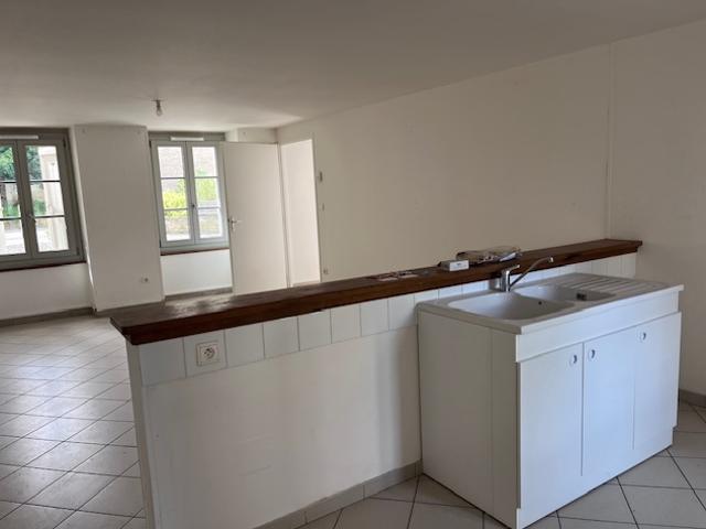 Location Appartement Rue des Ponts, Vanvey