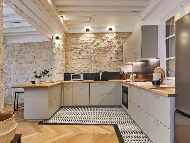 Location Appartement Rue des Prouvaires, Paris