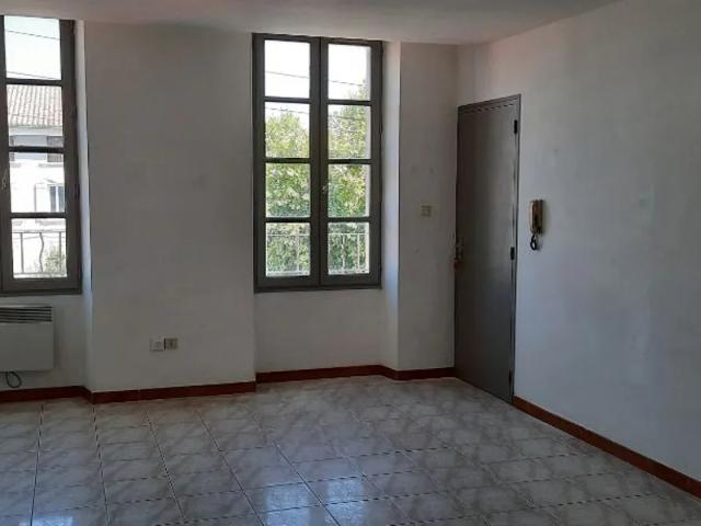 Location Appartement Rue des Remparts, Carpentras