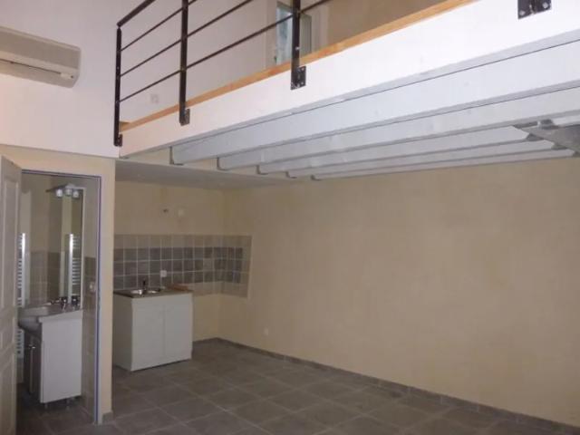 Location Appartement Rue des Remparts, Carpentras