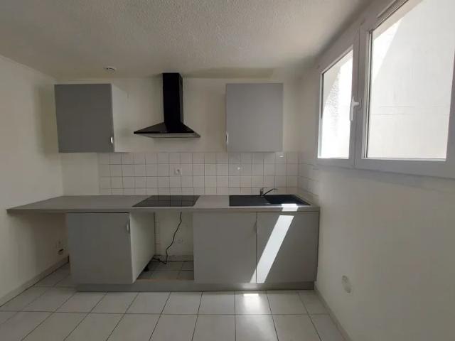 Location Appartement Rue des Remparts, Lunel