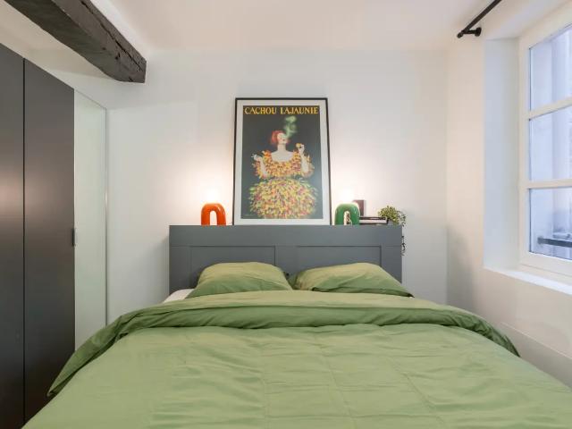 Location Appartement Rue des Rosiers, Paris