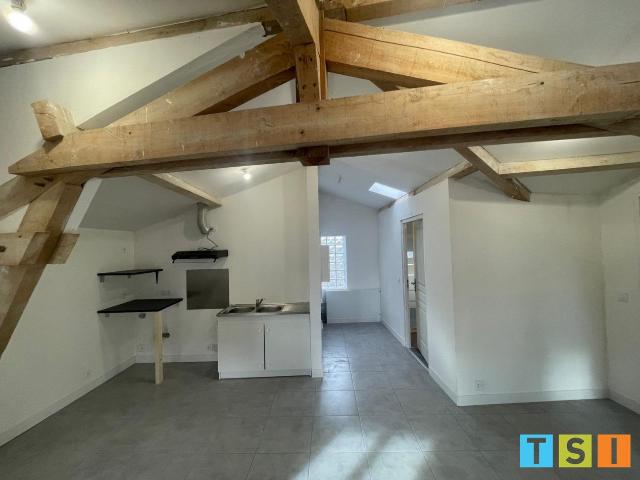 Location Appartement Rue des Sallières, Ausson