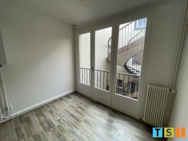 Location Appartement Rue des Sallières, Ausson