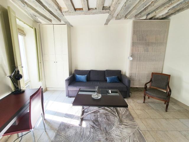 Location Appartement Rue des Tournelles, Paris