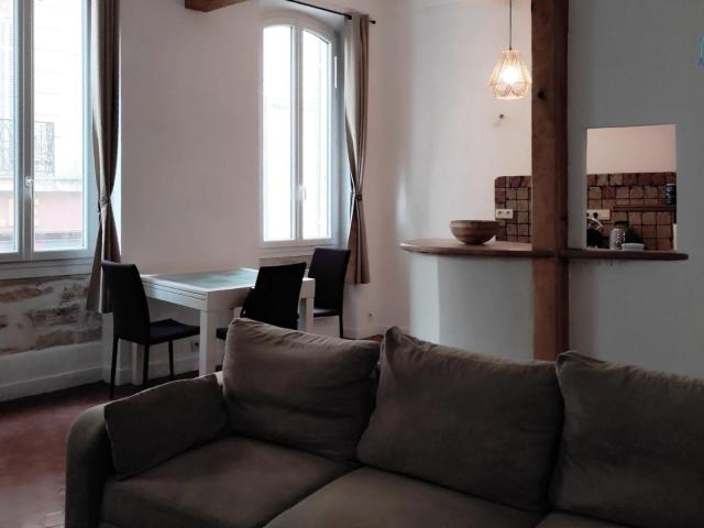 Location Appartement Rue des Trois Mages, Marseille